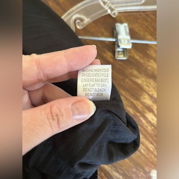 NWT Coco + Carmen black velvet pleated midi skirt size S/M witchy Wednesday - Picture 4 of 9